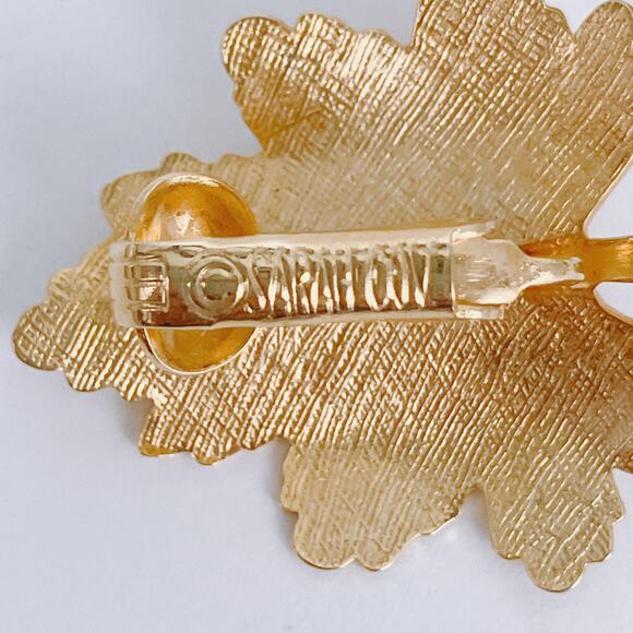 Vintage Signed Sarah Coventry 1960s Earrings Gold Tone Leaf Faux Pearl Clip On - Picture 11 of 12